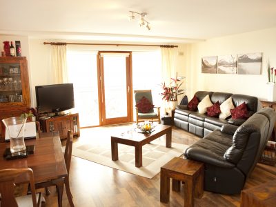 1 Sitting Room (a) jpg Block E, 275 Castleforbes Square