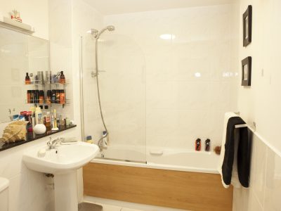 5 Bathroom Block E, 275 Castleforbes Square