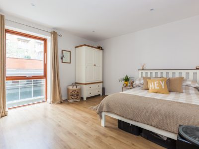 218 Castleforbes Square