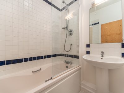 3 Dargle House - Bathroom (5 of 5) - Photo- Ben Ryan