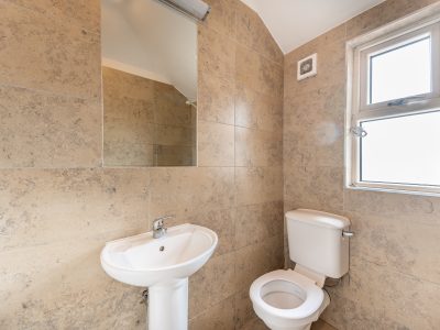 42 Whitworth Road - Bathroom (3 of 3) - Photo- Ben Ryan