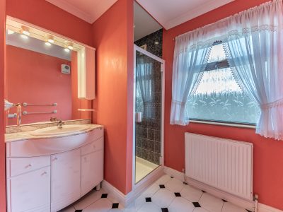 Knightsfield - Bathroom (2 of 2) - Photo- Ben Ryan