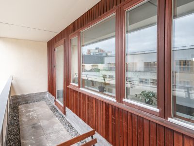 34 Scarlet Row - Living Room Balcony (2 of 2) - Photo- Ben Ryan