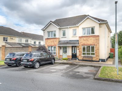 35 Castleview Ave - Exterior Front (2 of 5) - Photo- Ben Ryan