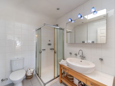 4a Brookstone - Bedroom 1 EnSuite (1 of 3)