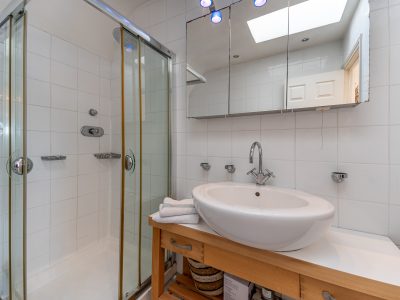 4a Brookstone - Bedroom 1 EnSuite (3 of 3)