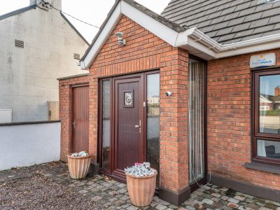 4a Brookstone - Exterior Front (2 of 4)