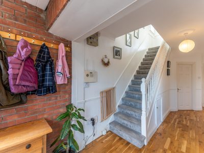 4a Brookstone - Hall (1 of 5)