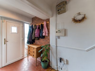 4a Brookstone - Hall (3 of 5)