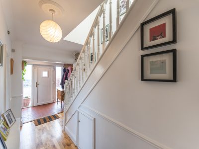 4a Brookstone - Hall (4 of 5)