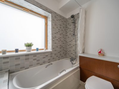 71 The Lighthouse - Bathroom (1 of 5) - Photo - Ben Ryan