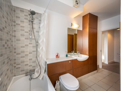 71 The Lighthouse - Bathroom (2 of 5) - Photo - Ben Ryan