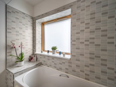 71 The Lighthouse - Bathroom (3 of 5) - Photo - Ben Ryan