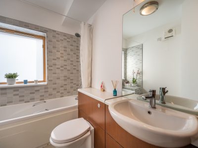 71 The Lighthouse - Bathroom (5 of 5) - Photo - Ben Ryan