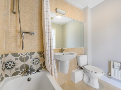 615 Cathedral Court - Bathroom (3 of 5) - Photo - Ben Ryan