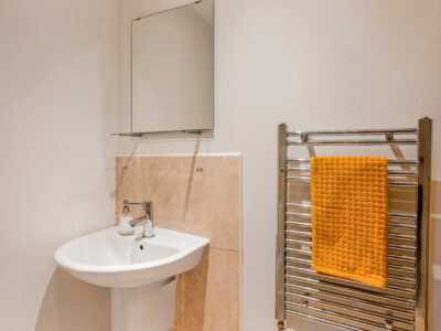 81 The Watermill - Bedroom 1 EnSuite - Photo - Ben Ryan